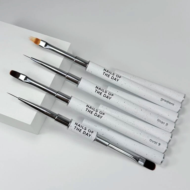 NAILSOFTHEDAY Professional Brush 2-in-1: Liner + Oval