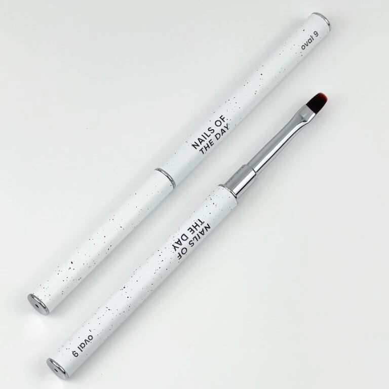 NAILSOFTHEDAY Professional Brush Oval